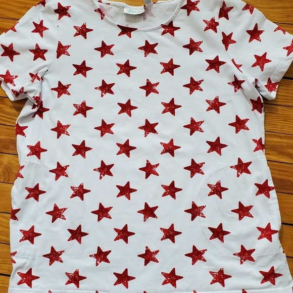 d&co Active White Tee With Red Stars, Pockets, and Side Slits - NWOT Sz L - Picture 1 of 8